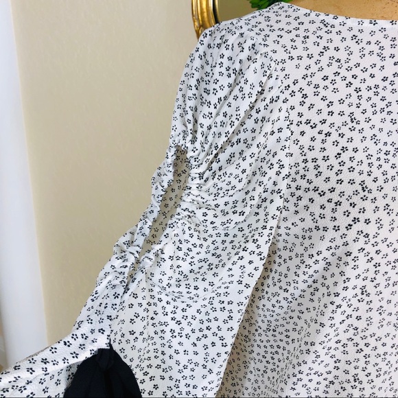 VINCE CAMUTO Tiny Floral Print Blouse I Small - Picture 6 of 8